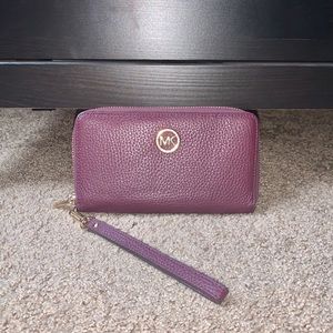 MICHAEL KORS Wristlet